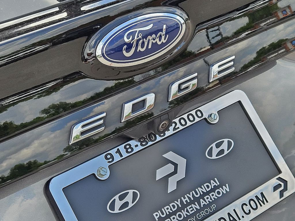 Used 2023 Ford Edge Titanium w/ Cargo Accessory Package AWD/4WD image 7