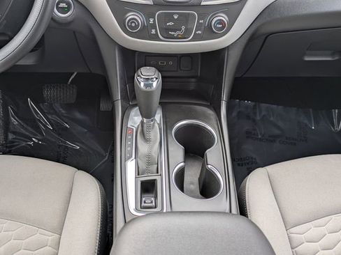 Used 2020 Chevrolet Equinox LS image 18