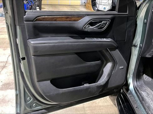 Used 2023 Chevrolet Suburban Premier image 22