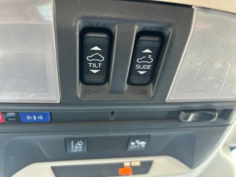 Used 2019 Subaru Crosstrek 2.0i Limited w/ Moonroof Package w/Navigation AWD/4WD image 28