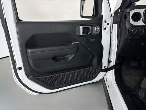 Used 2024 Jeep Wrangler Unlimited AWD/4WD image 21