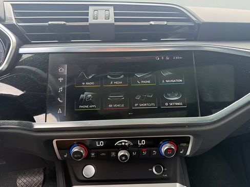 Used 2020 Audi Q3 2.0T Premium Plus w/ Premium Plus Package AWD/4WD image 17