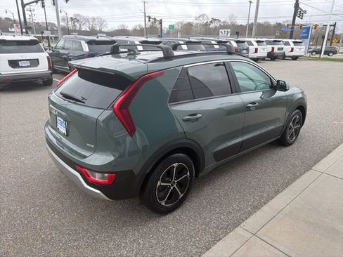 Used 2023 Kia Niro EX w/ EX Cold Weather Package FWD image 2