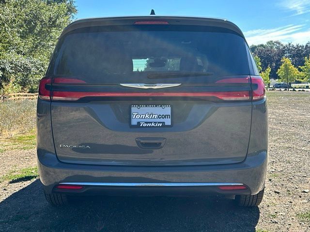 Used 2022 Chrysler Pacifica Touring-L FWD image 8