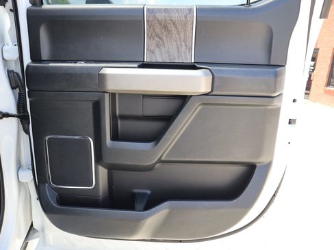 Used 2019 Ford F250 Lariat w/ Chrome Package image 30