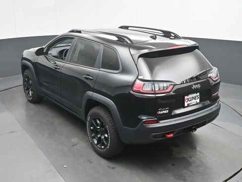 Used 2022 Jeep Cherokee Trailhawk w/ Premium Leather Package AWD/4WD image 40