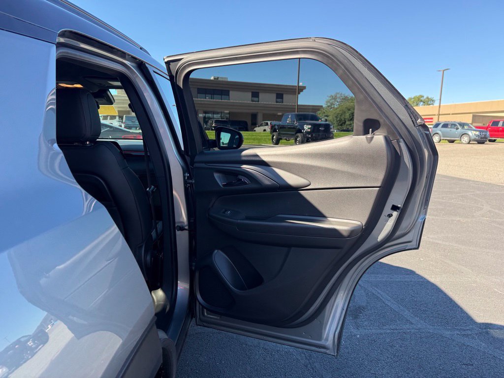 Used 2025 Chevrolet TrailBlazer RS AWD/4WD image 19