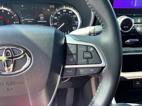 Used 2023 Toyota Highlander XSE FWD image 22