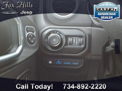 Used 2022 Jeep Wrangler Unlimited Sahara image 16