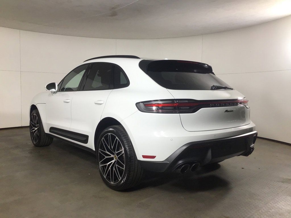 Certified 2026 Porsche Macan AWD/4WD image 3