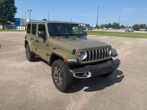 Used 2026 Jeep Wrangler Unlimited Sahara AWD/4WD image 8