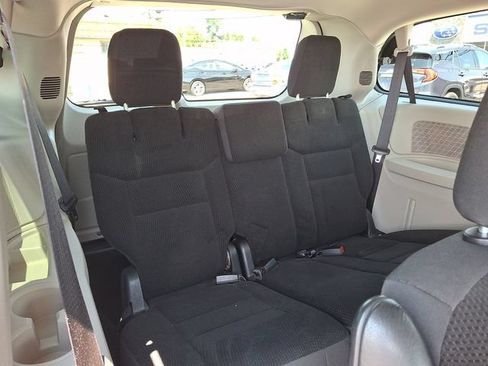 Used 2019 Dodge Grand Caravan SE FWD image 12