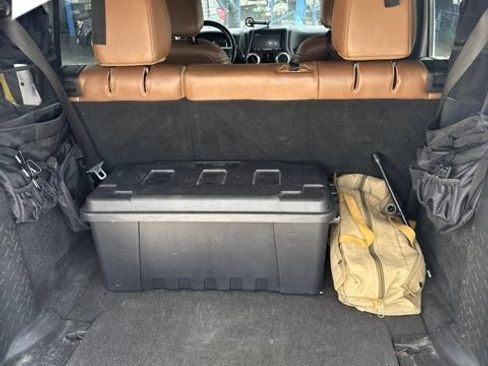 Used 2017 Jeep Wrangler Unlimited Rubicon w/ Connectivity Group AWD/4WD image 8