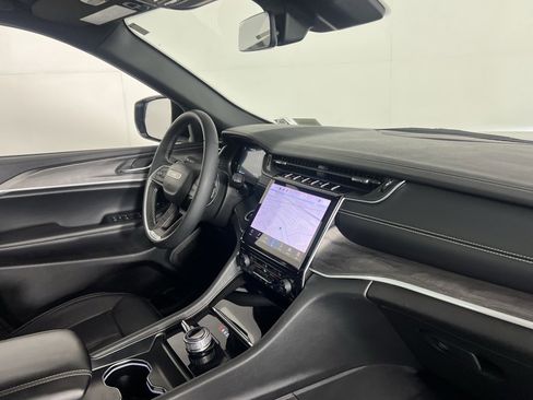 Certified 2024 Jeep Grand Cherokee Limited image 31