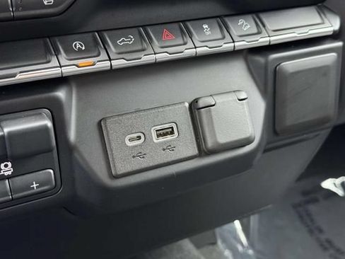 Used 2019 Chevrolet Silverado 1500 LT Trail Boss w/ Convenience Package AWD/4WD image 29