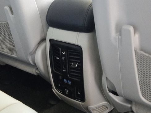 Used 2019 Jeep Grand Cherokee Summit AWD/4WD image 9