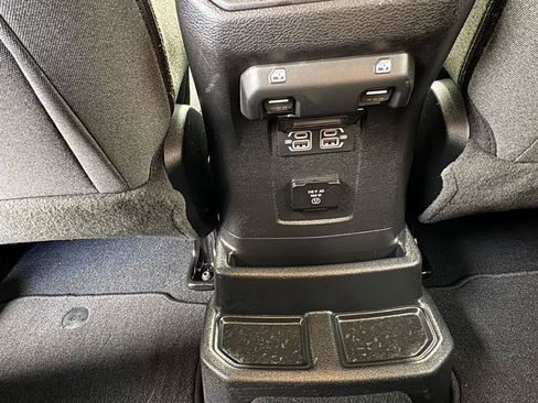 Used 2024 Jeep Wrangler Sahara image 37