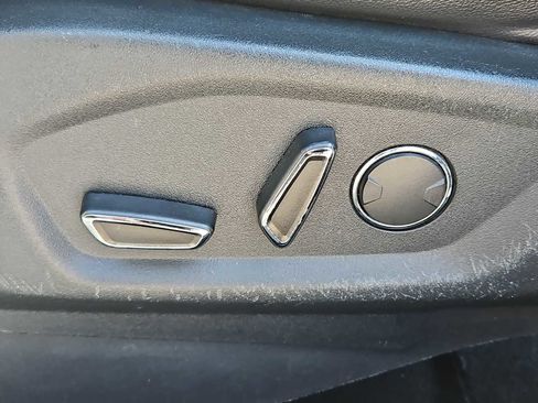 Used 2018 Ford Explorer XLT w/ Equipment Group 202A FWD image 17