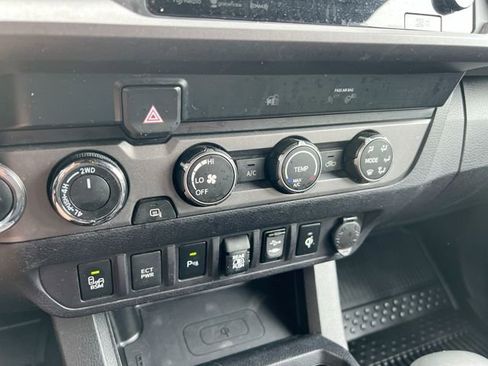 Used 2019 Toyota Tacoma TRD Off-Road w/ Technology Package AWD/4WD image 11