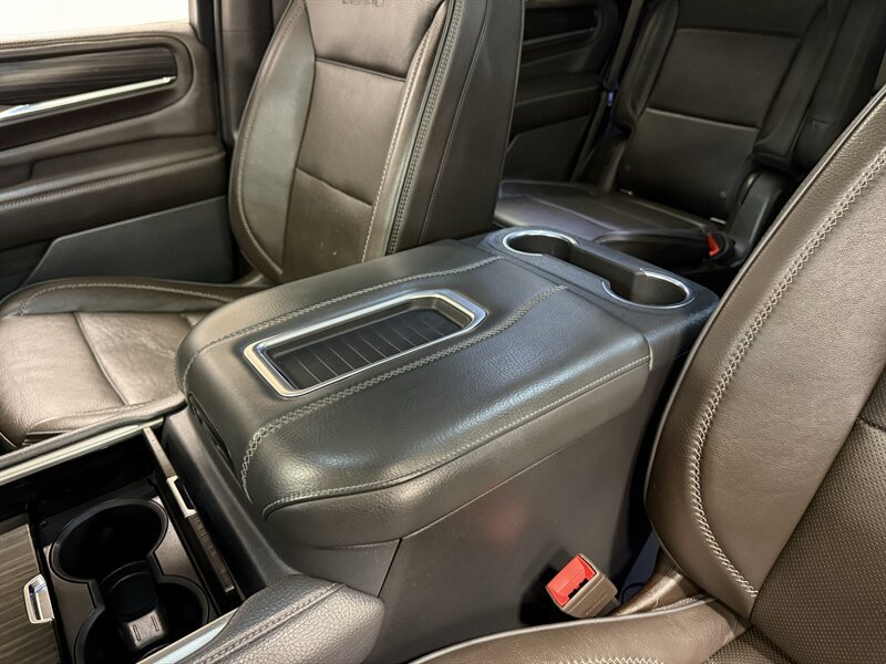 Used 2021 GMC Yukon Denali w/ Denali Premium Package AWD/4WD image 31