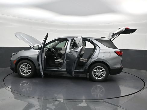 Used 2023 Chevrolet Equinox LS FWD image 33