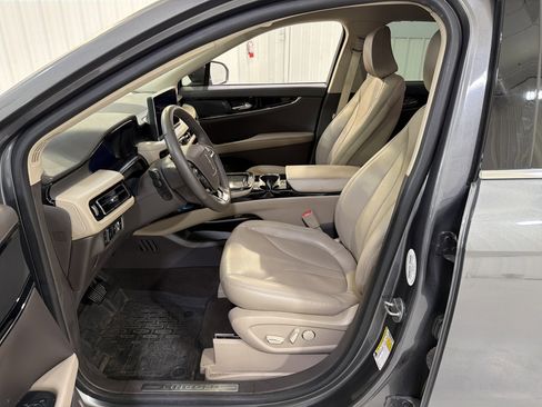 Used 2022 Lincoln Nautilus FWD w/ Premium Package image 10