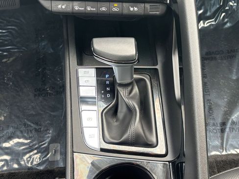 Used 2025 Hyundai Elantra Limited image 37