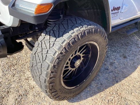 Used 2018 Jeep Wrangler Unlimited Rubicon AWD/4WD image 9