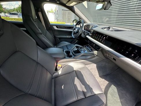 Certified 2024 Porsche Cayenne Coupe AWD/4WD image 43