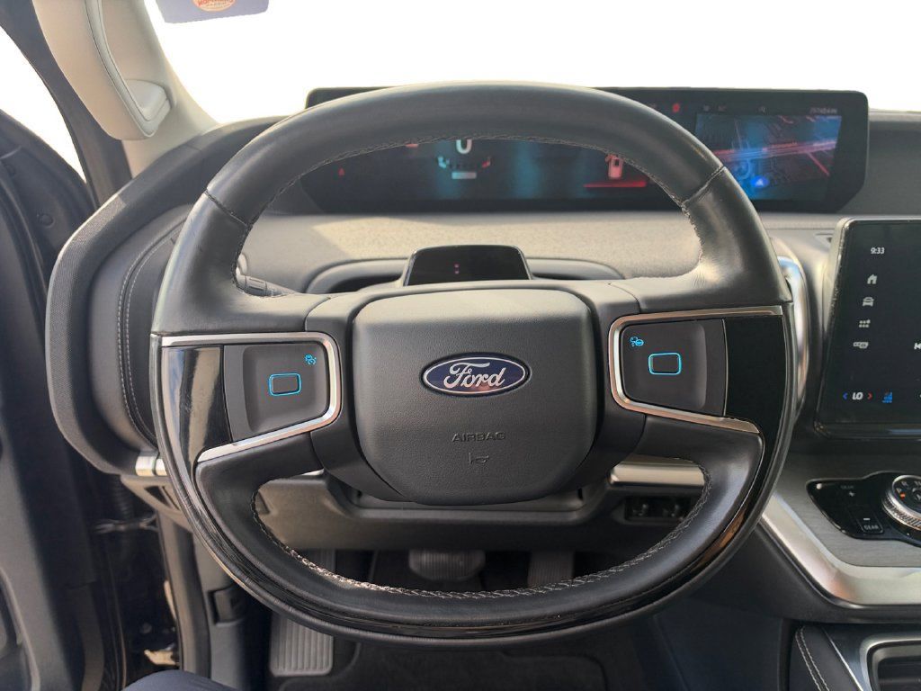 Used 2025 Ford Expedition Platinum AWD/4WD image 13