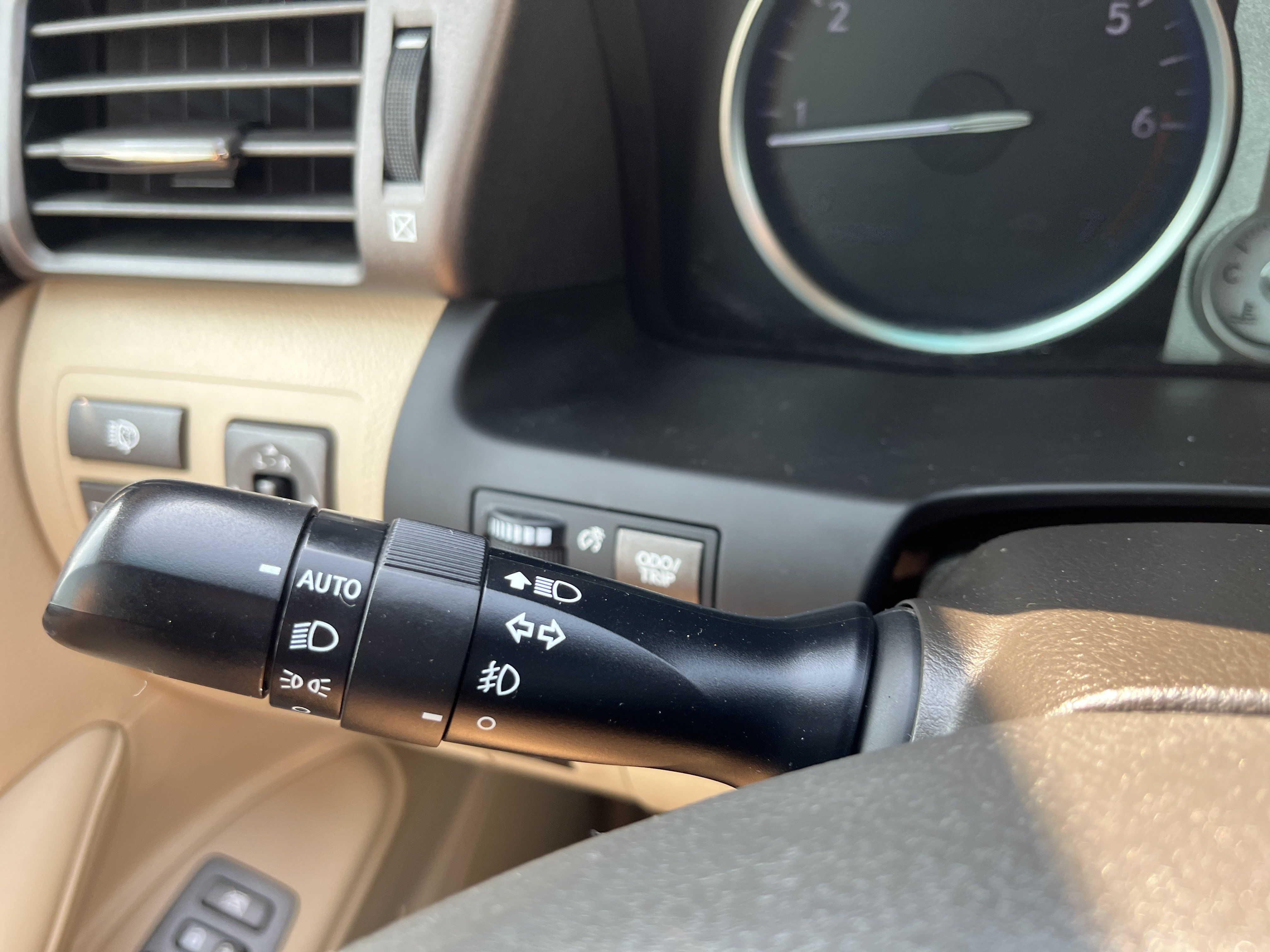 Used 2011 Lexus LX 570 4WD w/ Luxury Pkg image 29