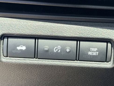 Used 2025 Nissan Altima 2.5 SV FWD image 24