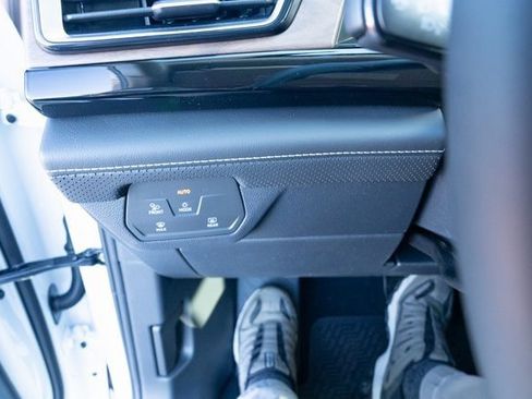 New 2026 Volkswagen Atlas SE image 25