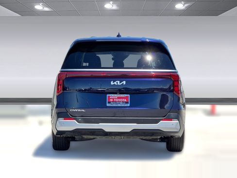 Used 2026 Kia Carnival FWD image 10
