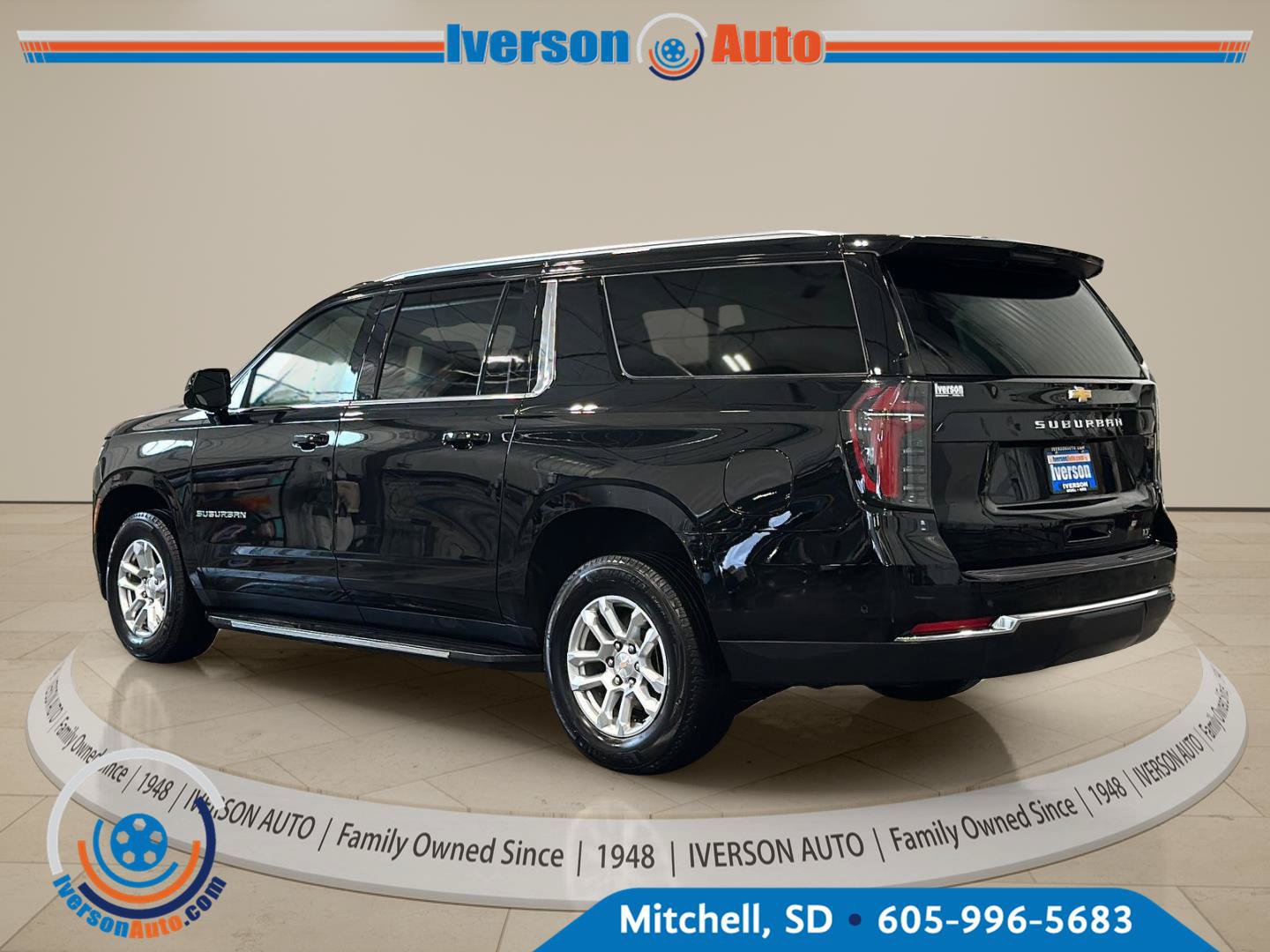 Used 2025 Chevrolet Suburban LT AWD/4WD image 5