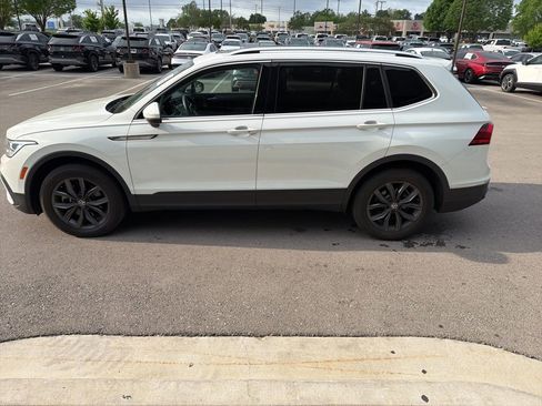 Used 2022 Volkswagen Tiguan SE w/ Panoramic Sunroof Package image 16