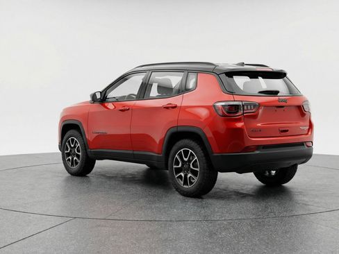 Used 2025 Jeep Compass Trailhawk image 6