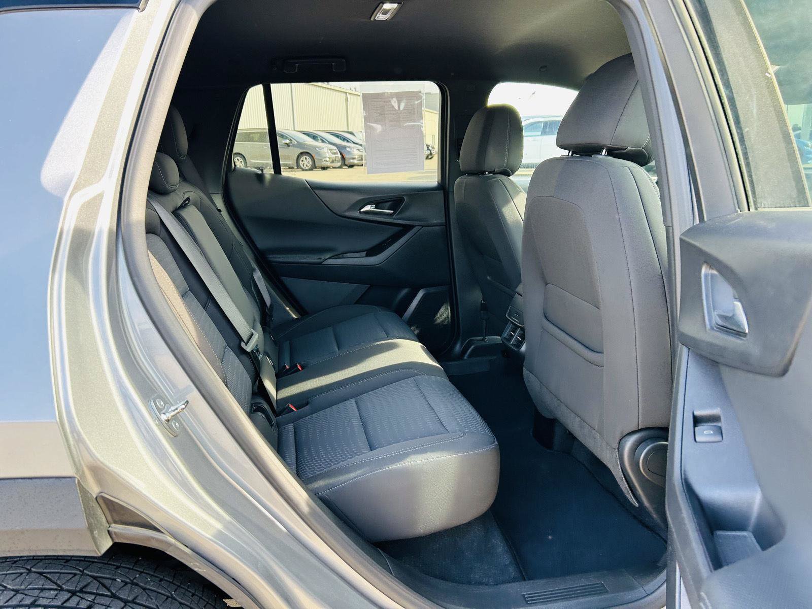 Used 2025 Chevrolet Equinox LT FWD image 30