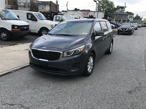 Used 2016 Kia Sedona LX w/ LX Convenience Package FWD image 3