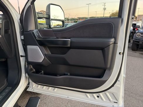 New 2026 Ford F250 Platinum w/ FX4 Off-Road Package image 24