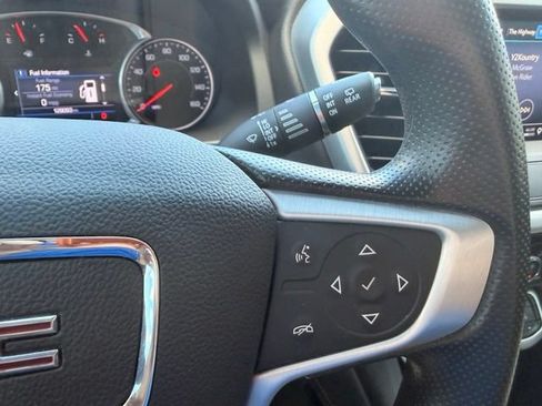 Used 2022 GMC Acadia SLE w/ Driver Convenience Package FWD image 30