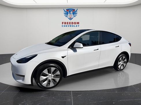 Used 2023 Tesla Model Y Long Range AWD/4WD image 2