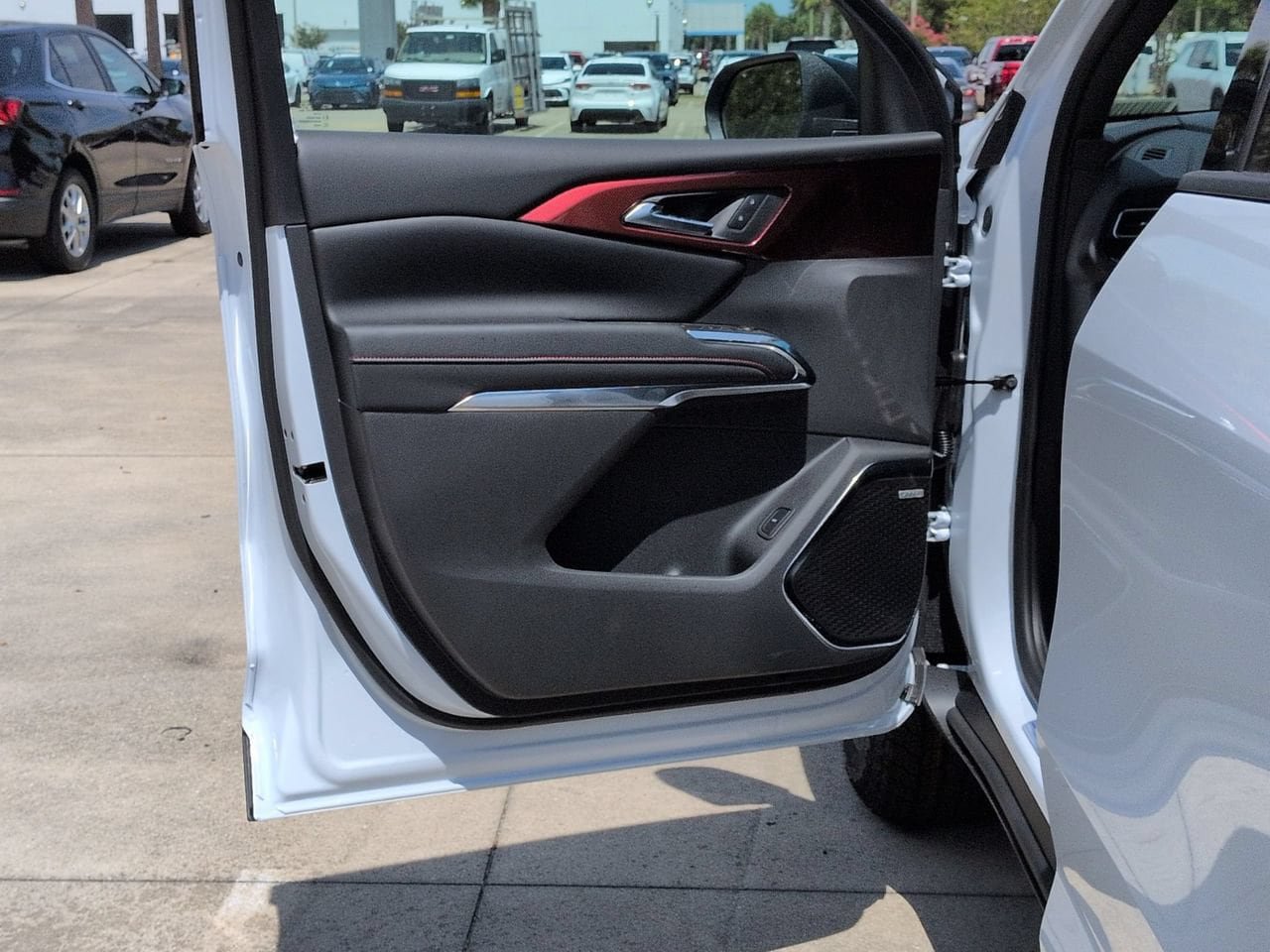 New 2026 Chevrolet Traverse Z71 w/ Enhanced Driving Package AWD/4WD image 8