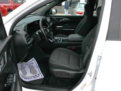Used 2024 Chevrolet Traverse LT AWD/4WD image 12