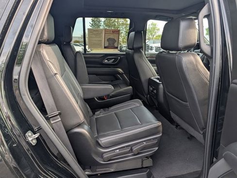 Used 2022 Chevrolet Tahoe Z71 w/ Luxury Package AWD/4WD image 18