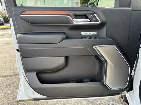 Used 2024 GMC Sierra 1500 Denali image 12