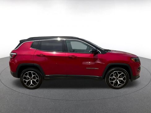 Used 2025 Jeep Compass Limited AWD/4WD image 16