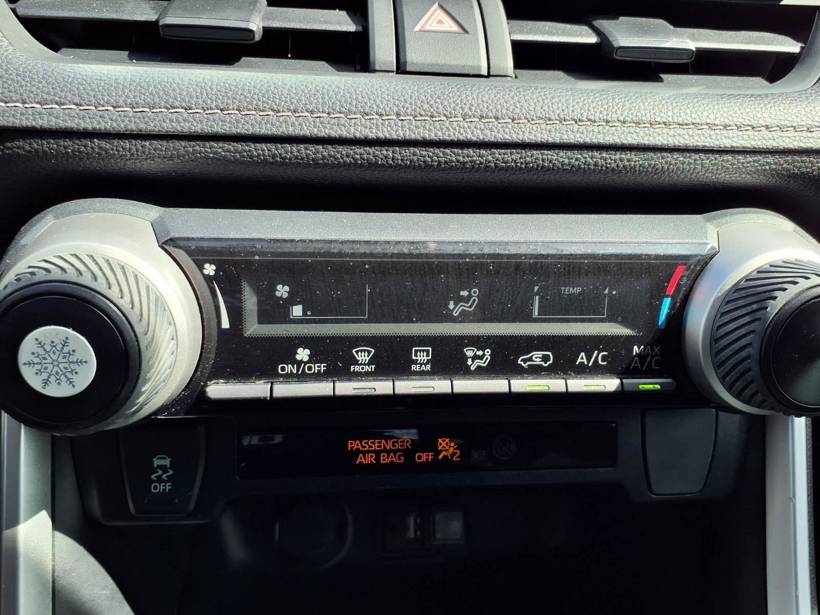Used 2019 Toyota RAV4 LE FWD image 7
