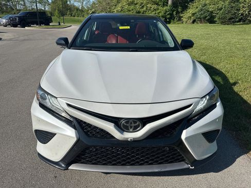 Used 2019 Toyota Camry XSE image 5