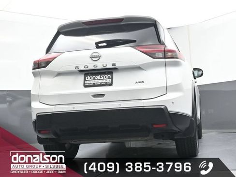Used 2025 Nissan Rogue SV AWD/4WD image 16